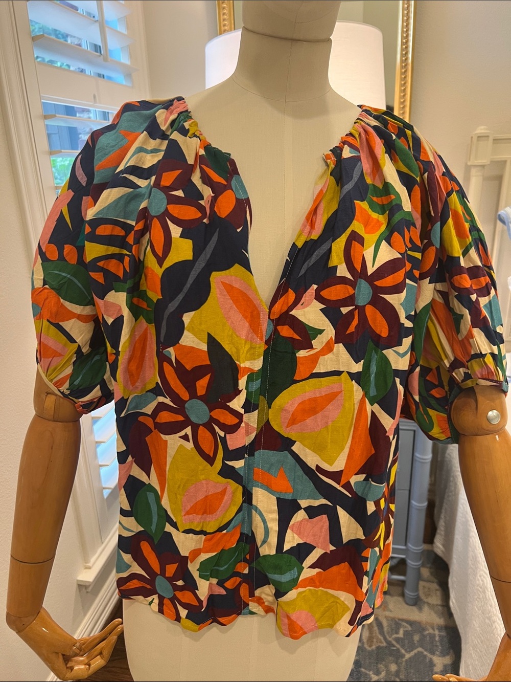 NWT Velvet by Graham and Spencer Top